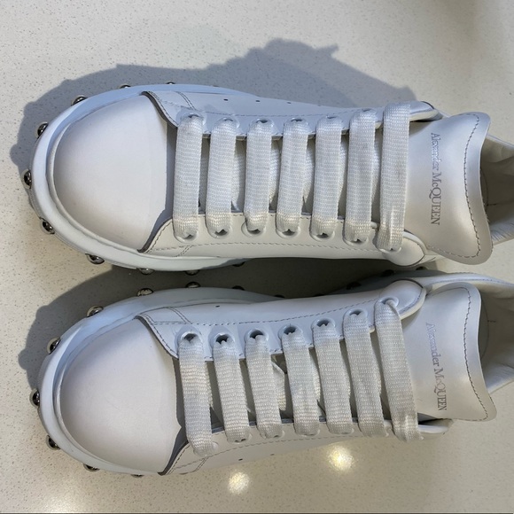 Alexander McQueen Oversized studded sneakers - Picture 3 of 8